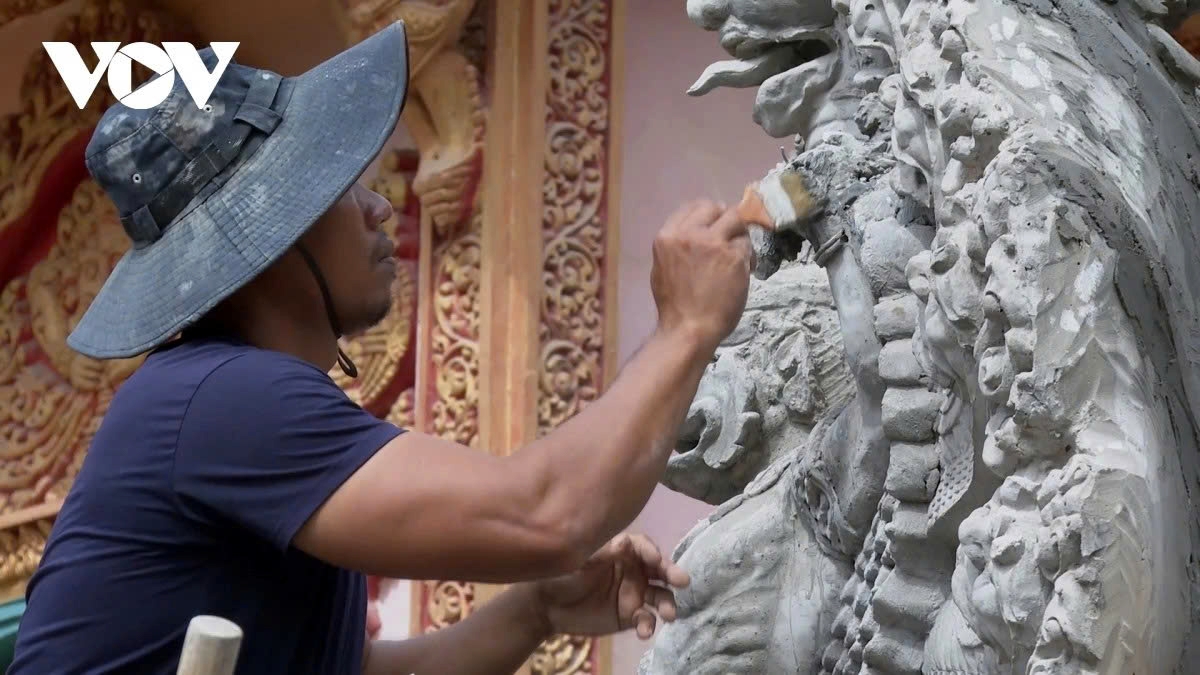 Young Khmer artisans keep cultural traditions alive through craftsmanship